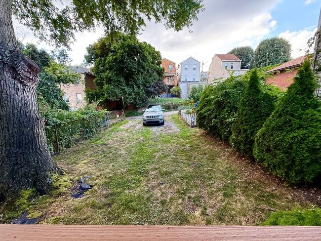 Building Photo - Updated 3BR 1 bath house with off street p...