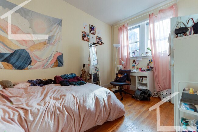 Building Photo - Unique and Amazing AparTment