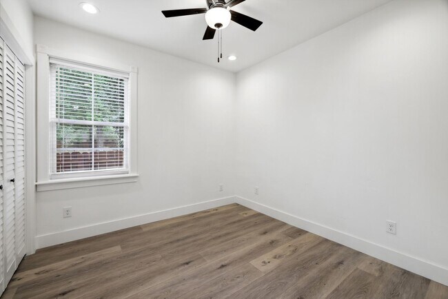 Building Photo - Charming Renovated 1900s Home with Modern Flair – Nashville, TN 37210 FOR LEASE