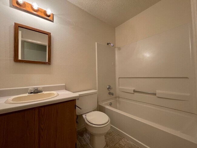 Building Photo - NICE 3 BEDROOM FEATURING AN ISLAND KITCHEN...