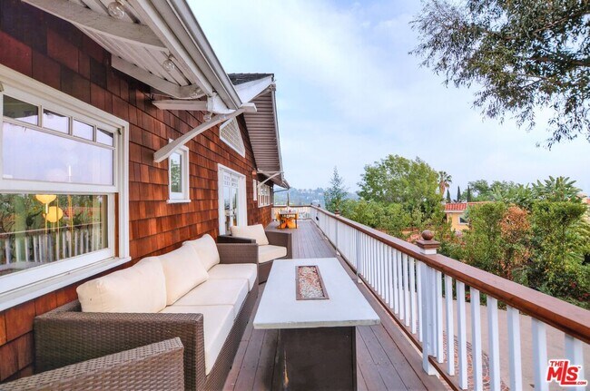 Building Photo - 2172 Argyle Ave