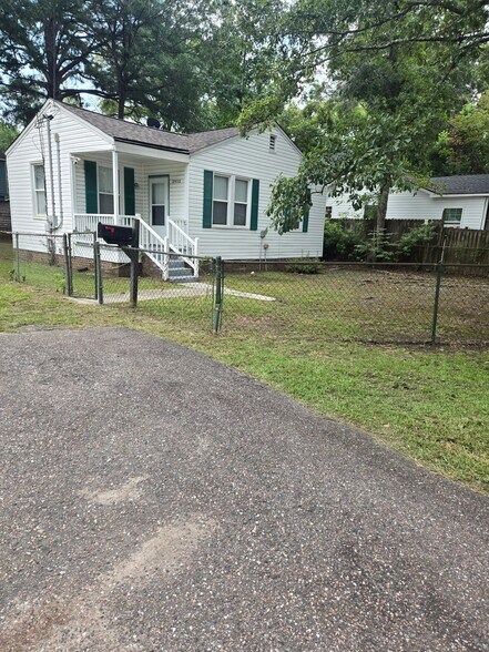 Building Photo - 2932 Alabama Dr
