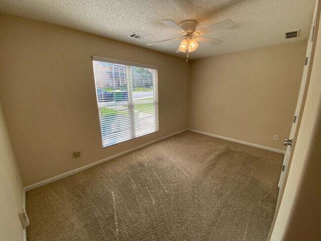 Building Photo - BRIDGEWATER HOME WITH FENCED IN YARD! PRE-...