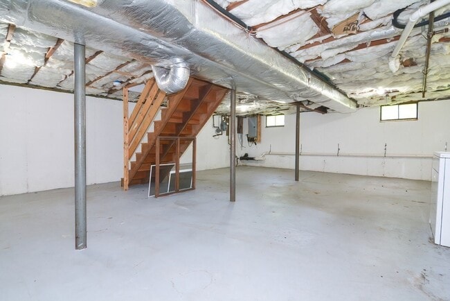 Building Photo - 33 Robin Rd