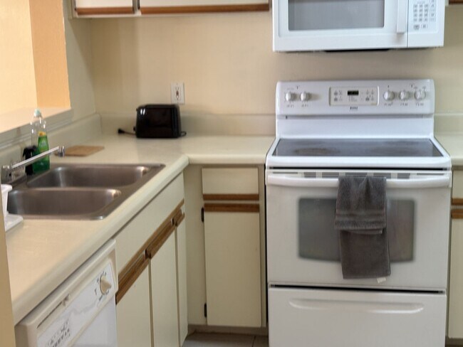 Building Photo - Orlando - 2 Bedroom, 2 Bathroom - $1,695.00