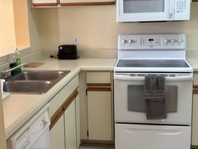 Building Photo - Orlando - 2 Bedroom, 2 Bathroom - $1,995.00