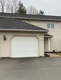 Building Photo - Remodeled 3 Bedroom 2 Bath Condo