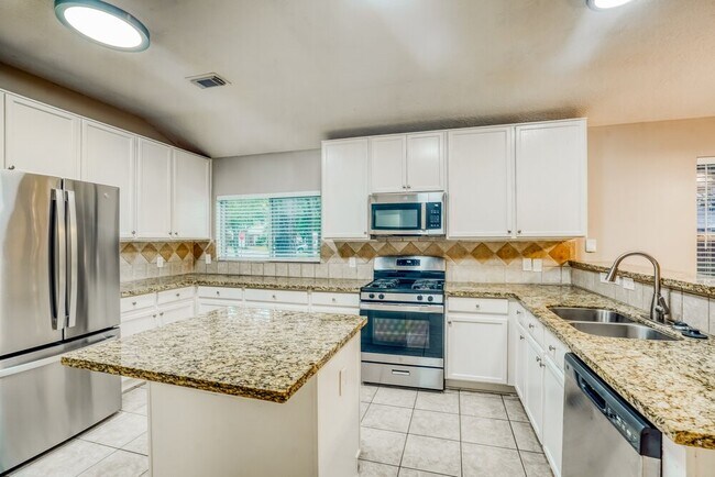 Building Photo - 10403 Falling River Dr