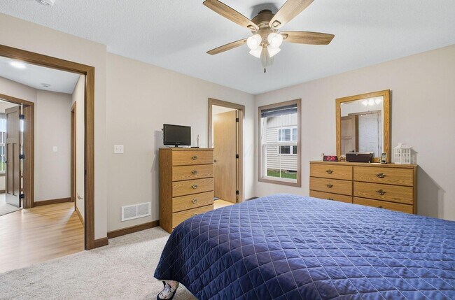 Building Photo - 557 Cannondale Ave