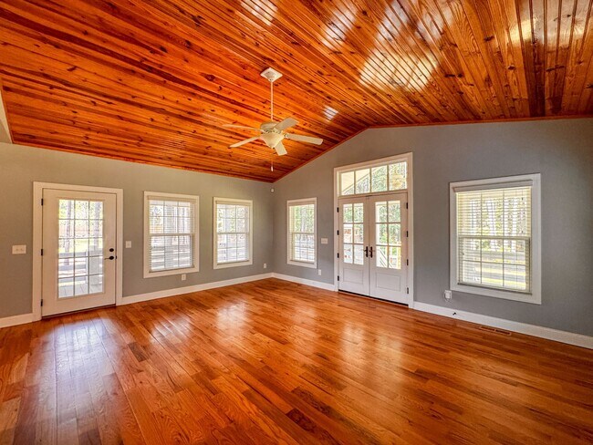 Building Photo - Spacious 5 Bed 3.5 Bath Home in Carthage
