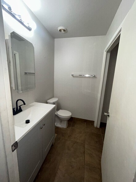 Building Photo - 13248 S Del Rio Rd