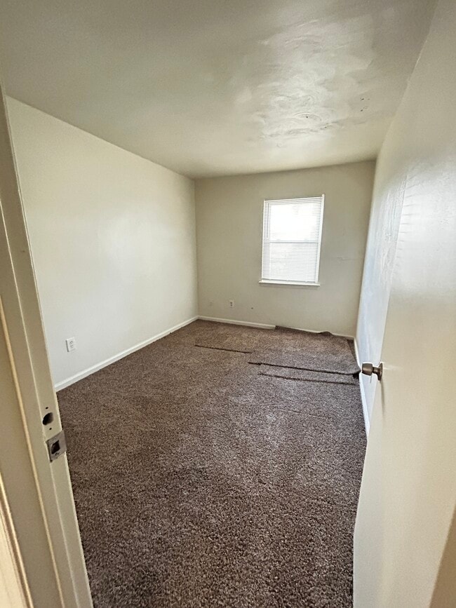 Building Photo - 424 Peregrine St