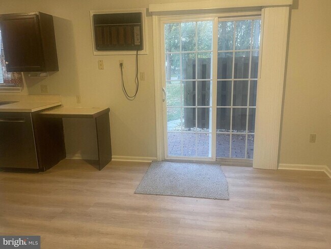 Building Photo - 203 Cross Keys Dr