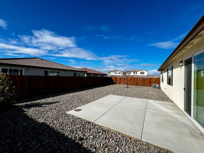 Building Photo - 2035 Greenbriar Dr