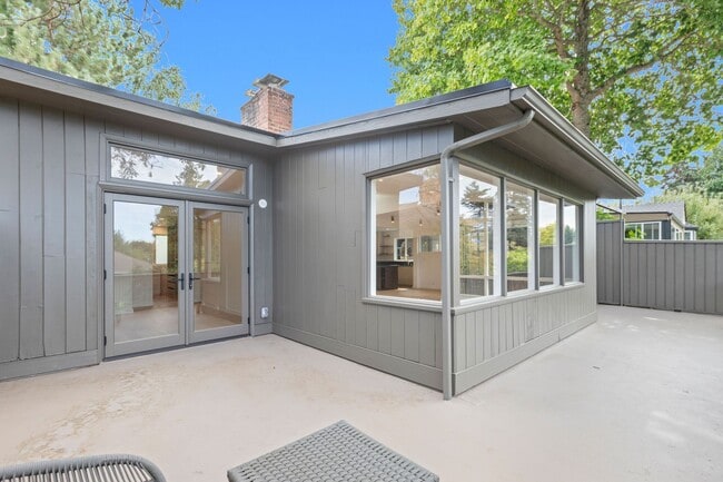 Building Photo - 3bd/2.5ba Seattle House