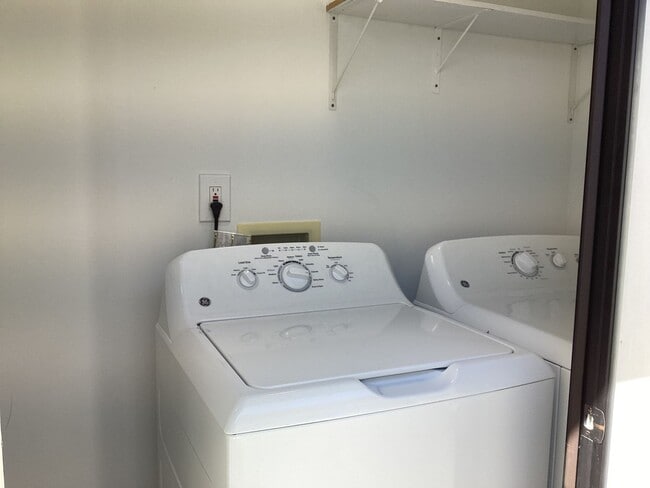 Building Photo - Quaint Seabright Unit