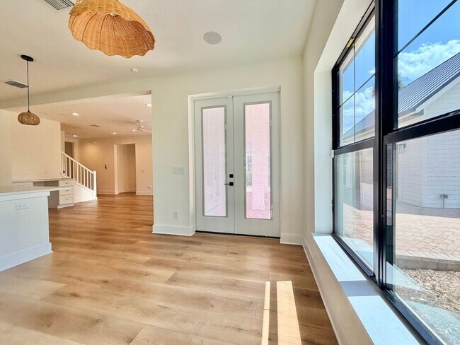 Building Photo - Brand New Custom 5/3.5 Home Steps from Downtown Winter Garden!