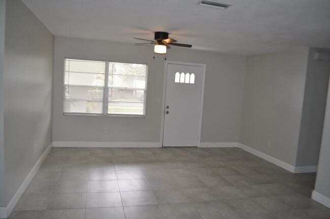Building Photo - Quaint Home with all Tile floors