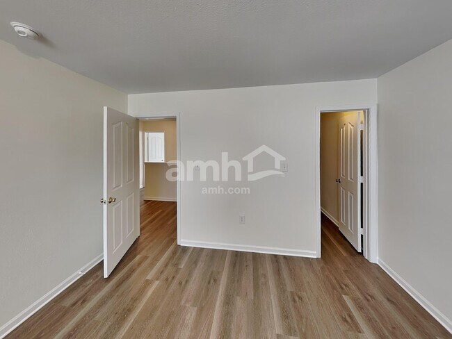 Building Photo - 10717 Pointer Ridge Dr