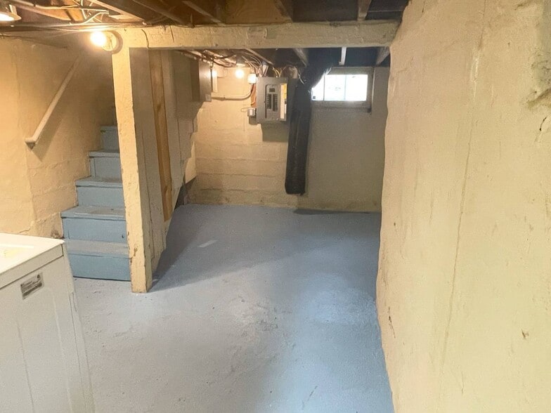 Storage/workshop/craft space - 4538 Colfax Ave N