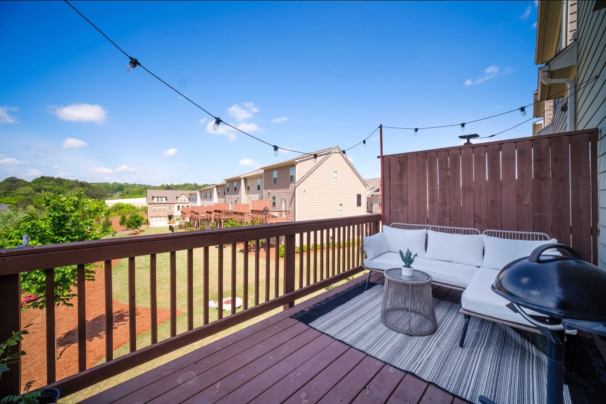 Building Photo - 1595 Ridgebrook Downs