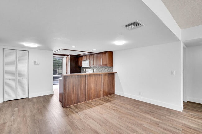 Building Photo - 1701 Presidential Way