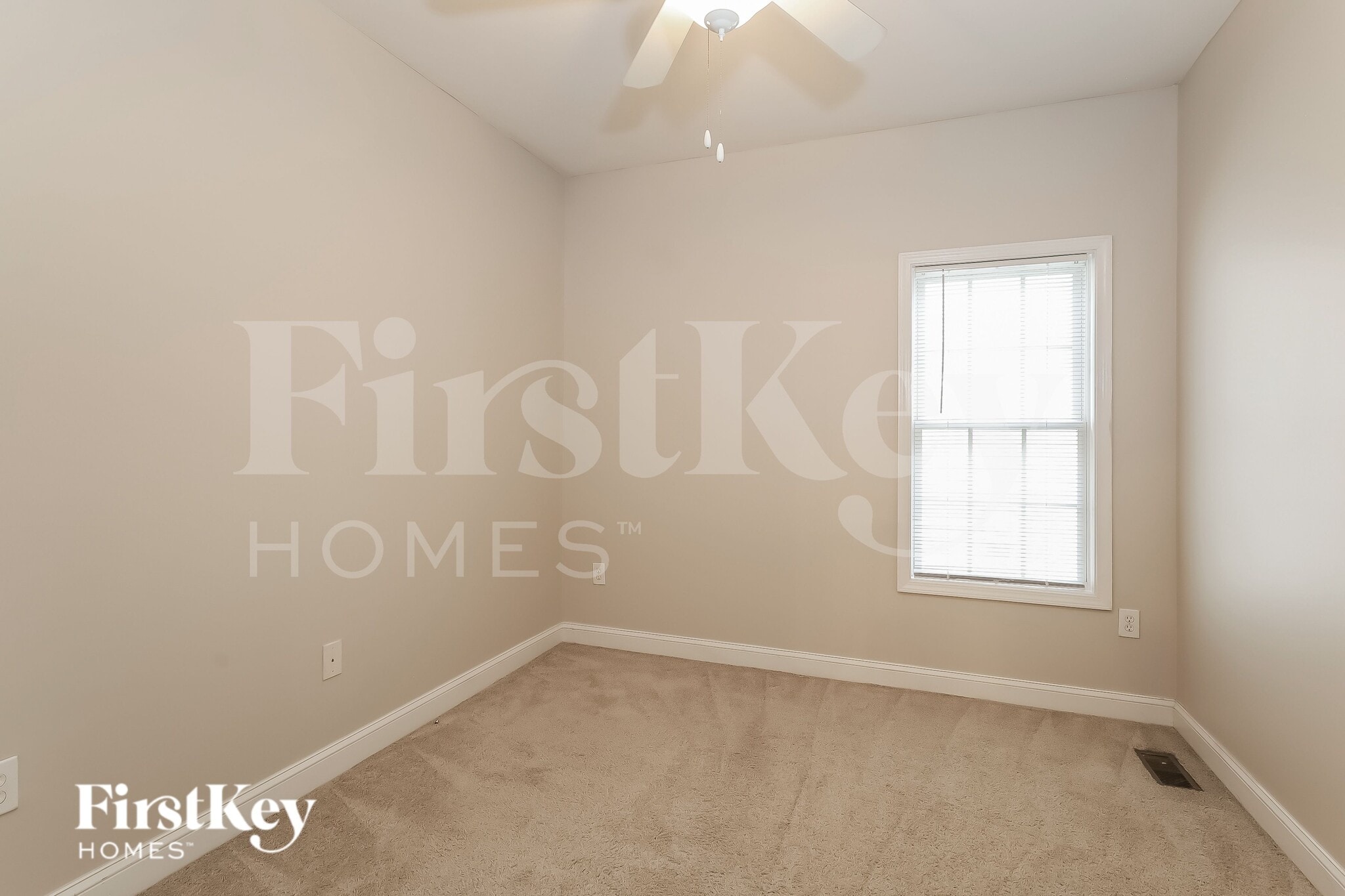 Building Photo - 2215 Charles Towne Ct