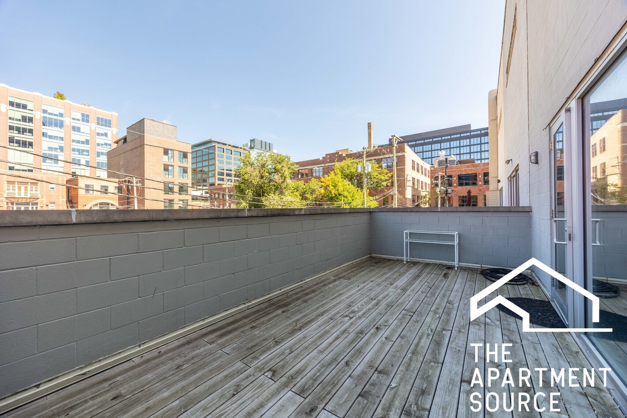 Building Photo - 1008 W Lake St