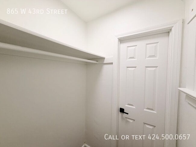 Building Photo - 865 W 43rd St