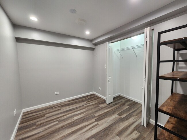 Building Photo - 1530 E 65th Pl