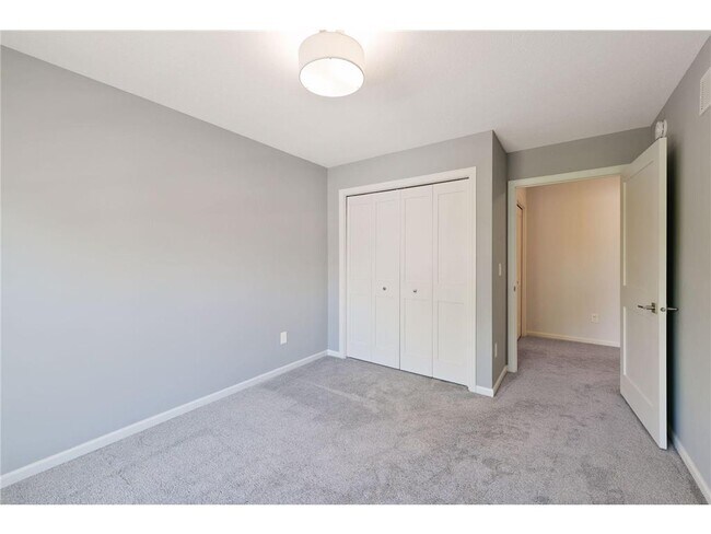 Building Photo - 10829 S Shore Dr