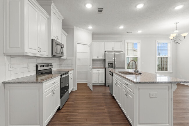 Building Photo - 597 Vinings Dr