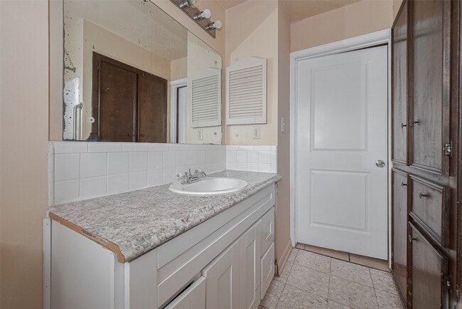 Building Photo - 9126 Willow Meadow Dr