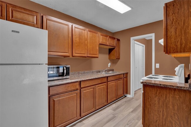 Building Photo - 5002 Blue Spruce Cir