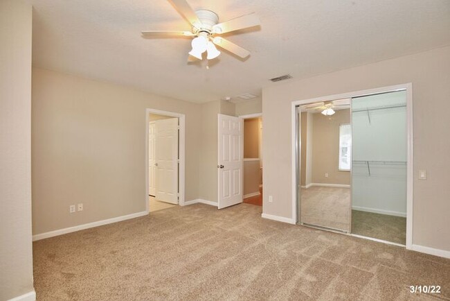 Building Photo - Spacious 2/3.5 Corner Unit Townhome with a...