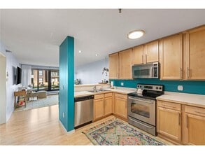 Building Photo - 48 Groveland Terrace