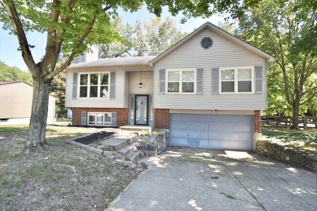 Building Photo - 647 Regent Rd