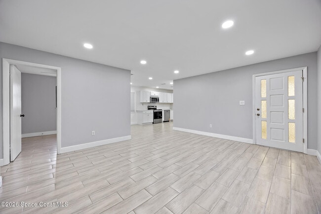 Building Photo - 419 Marquis St