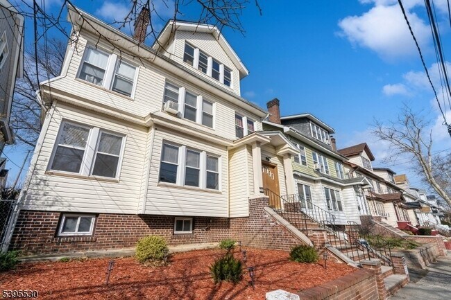 Building Photo - 41 Poe Ave