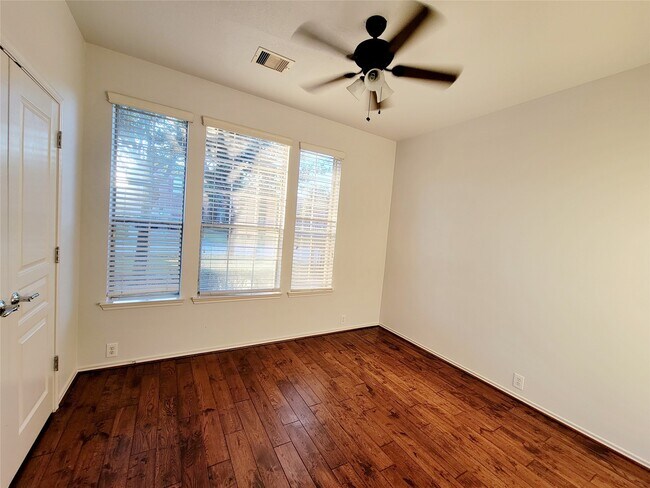 Building Photo - 9518 Herons Grove Ln
