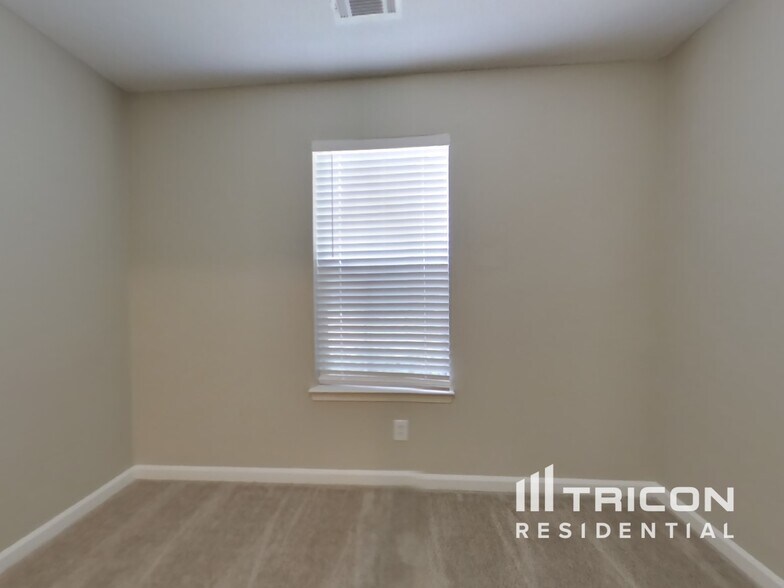 Building Photo - 215 Winterville Dr