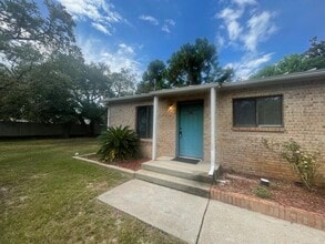 Building Photo - 2219 Paloma St