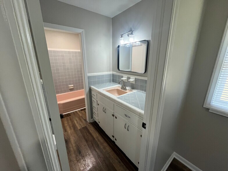 Building Photo - 3313 E 17th Ave