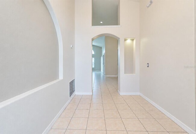 Building Photo - 2927 Blooming Alamanda Loop