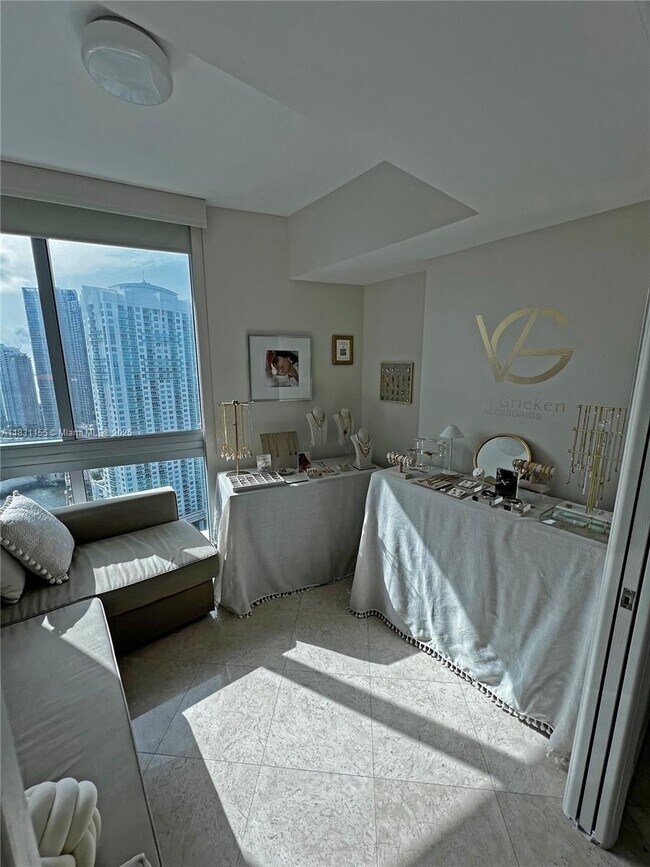 Building Photo - 350 S Miami Ave