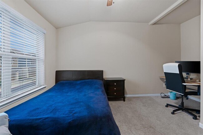 Building Photo - 516 E Slaughter Ln