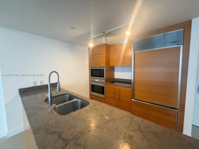 Building Photo - 475 Brickell Ave
