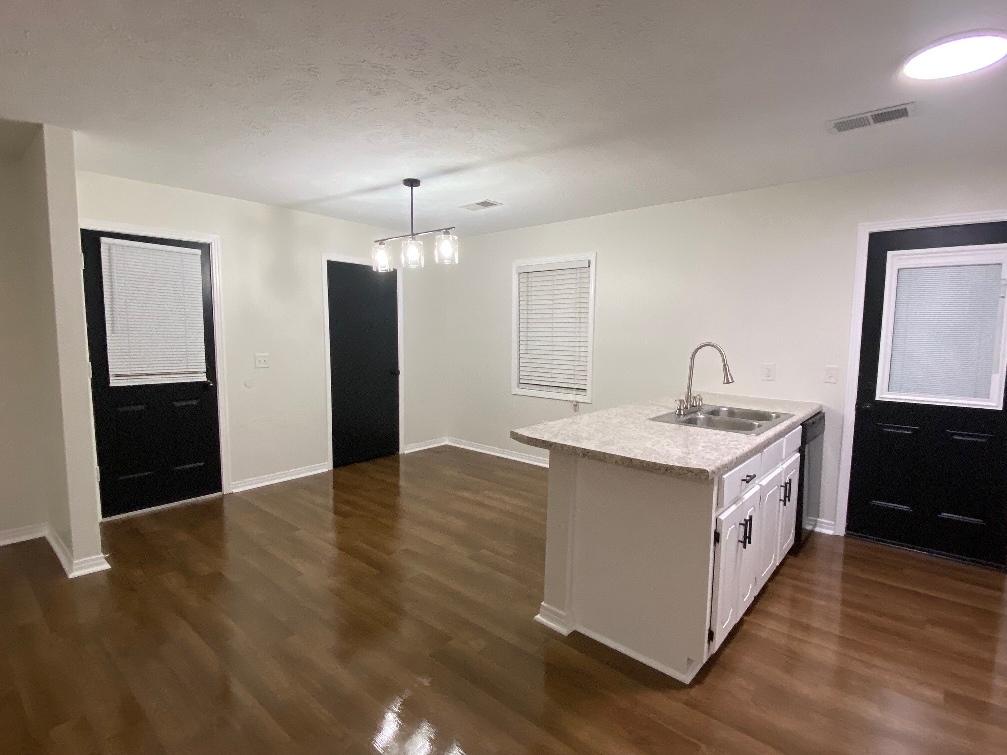 Building Photo - 100 Belle Cir