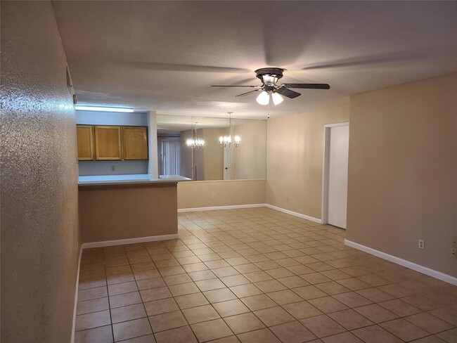 Building Photo - 8267 Creekbend Dr
