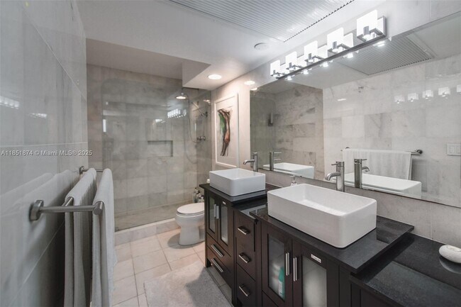Building Photo - 5838 Collins Ave